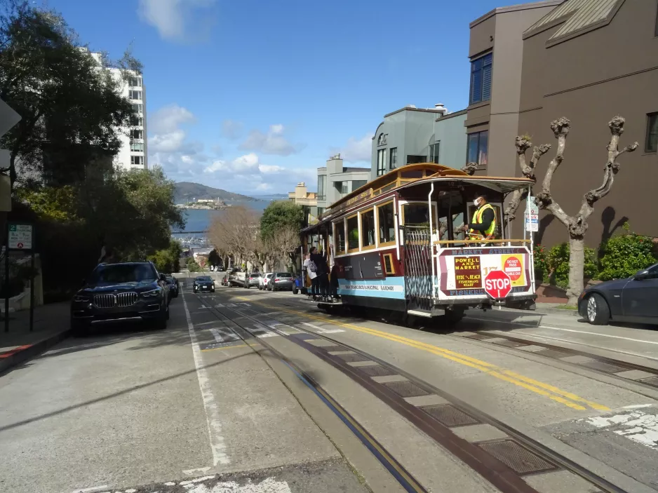 San Francisco Kabelstraßenbahn Powell-Hyde mit Kabelstraßenbahn 17 auf Hyde Street (2023)