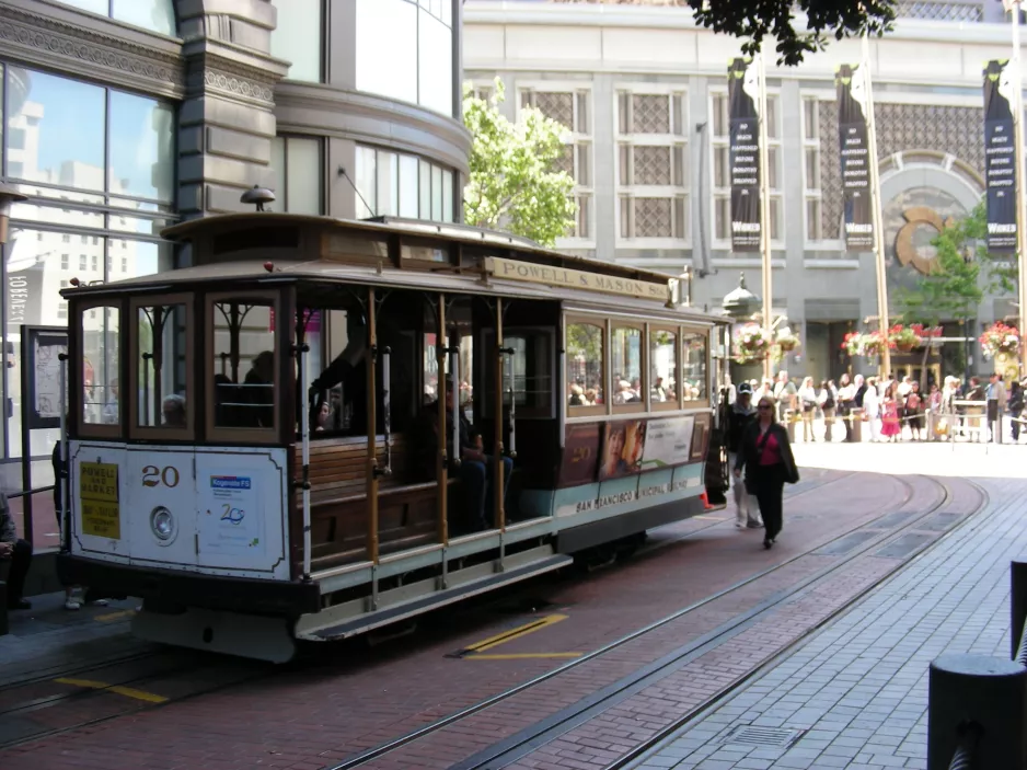 San Francisco Kabelstraßenbahn Powell-Hyde mit Kabelstraßenbahn 20 am Market & Powell (2009)