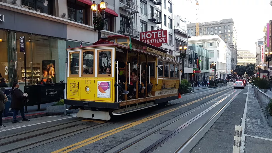 San Francisco Kabelstraßenbahn Powell-Mason mit Kabelstraßenbahn 15 auf Powell (2019)
