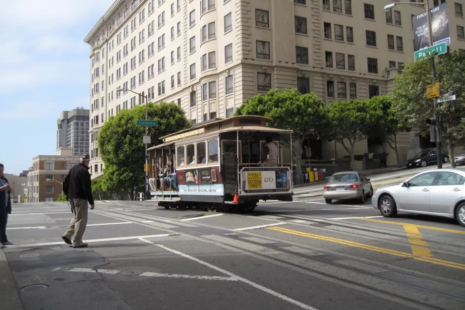 San Francisco Kabelstraßenbahn Powell-Mason mit Kabelstraßenbahn 20 auf Market & 5th (2010)