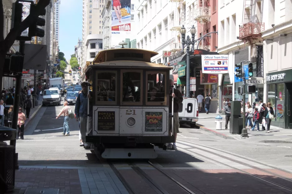 San Francisco Kabelstraßenbahn Powell-Mason mit Kabelstraßenbahn 21nah Market & Powell (2010)