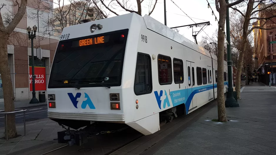 San Jose Green Line (902) mit Niederflurgelenkwagen 991nah Santa Clara (2021)