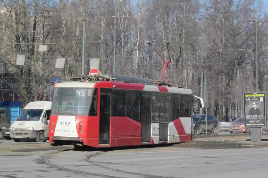 Sankt Petersburg Straßenbahnlinie 45 mit Triebwagen 1409 auf Uliza Calova (2012)