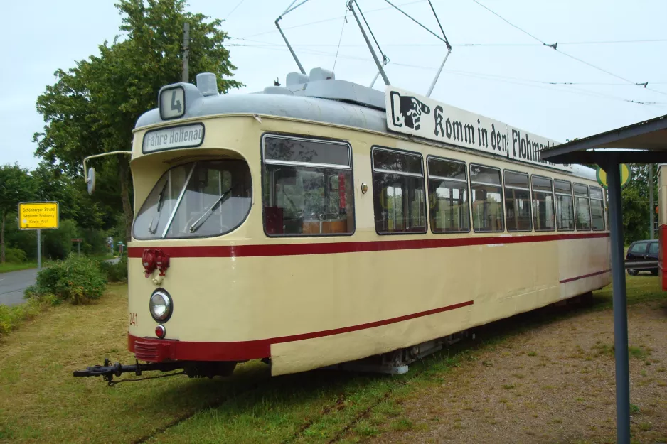 Schönberger Strand Triebwagen 241 am Nawimenta (2015)