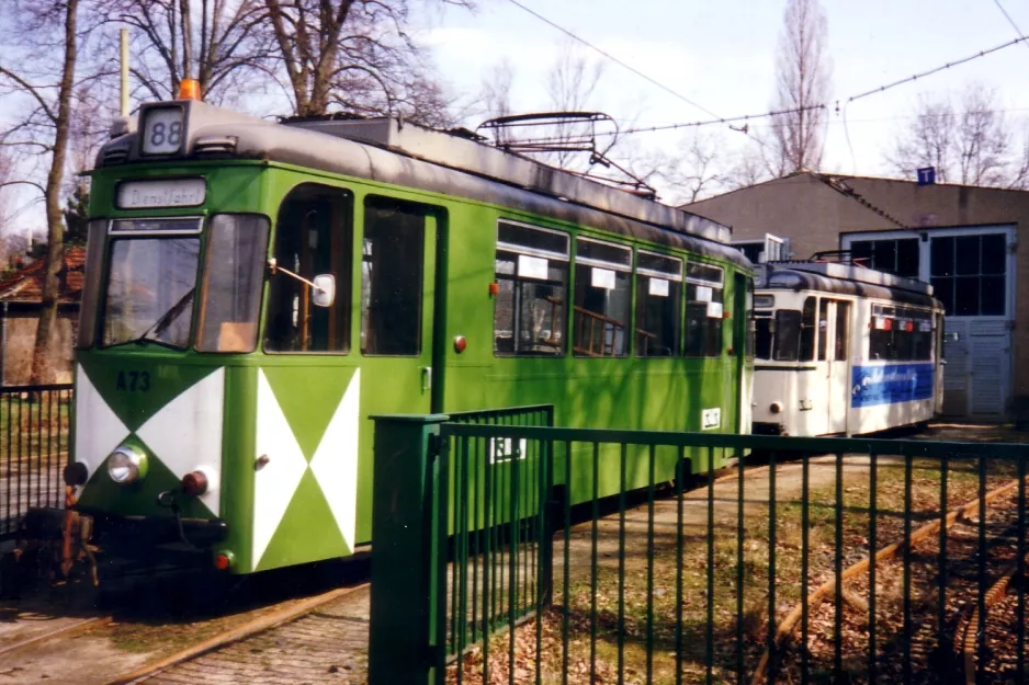 Schöneiche bei Berlin Arbeitswagen A73 vor dem Depot Dorfstraße (1994)