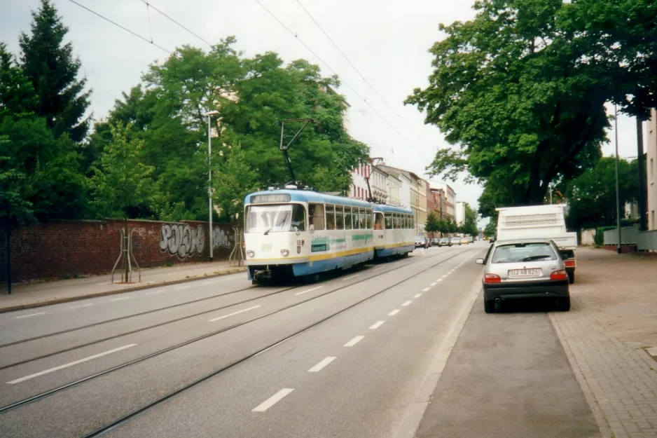Schwerin Straßenbahnlinie 1 mit Triebwagen 108 auf Heinrich Seidel Straße (2001)