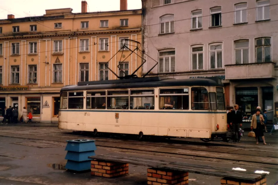 Schwerin Triebwagen 32 auf Leninplatz (Marienplatz) (1987)