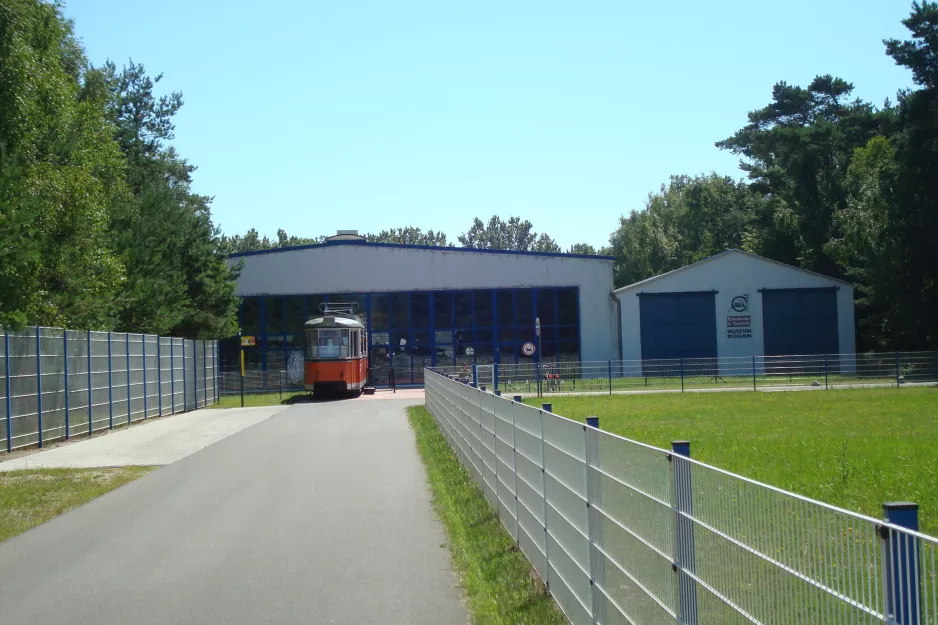 Seebad Prora, Rügen vor Oldtimer Museum (2015)