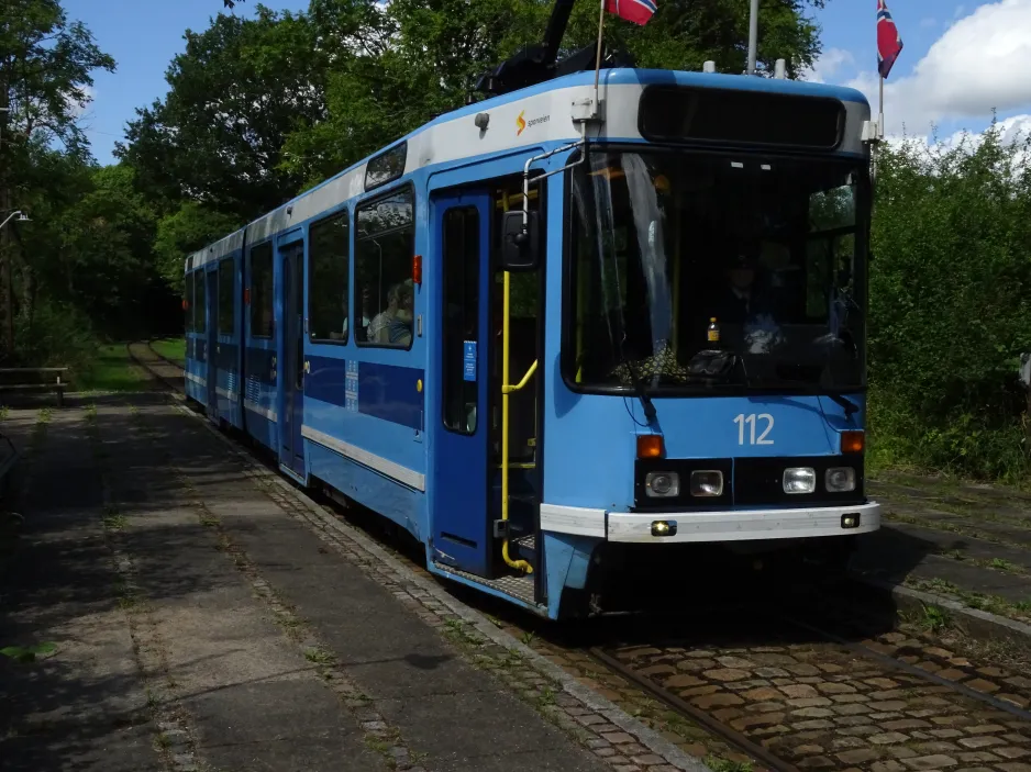 Skjoldenæsholm Normalspur mit Gelenkwagen 112 am Gammel Sparegodtvej (2024)