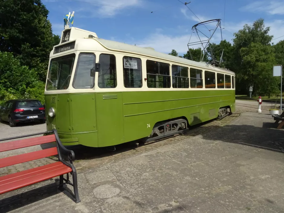 Skjoldenæsholm Normalspur mit Triebwagen 74 vor Das Straßenbahnmuseum (2022)