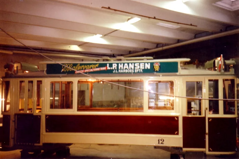 Skjoldenæsholm Triebwagen 12 während der Restaurierung Odense, von der Seite gesehen (1991)