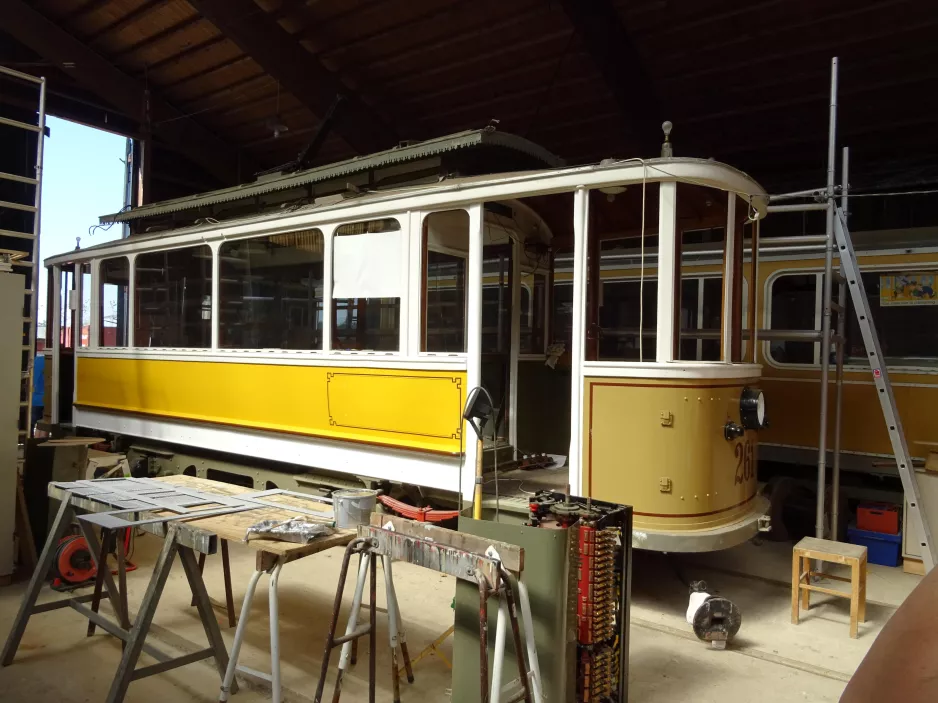 Skjoldenæsholm Triebwagen 261 während der Restaurierung Das Straßenbahnmuseum (2018)