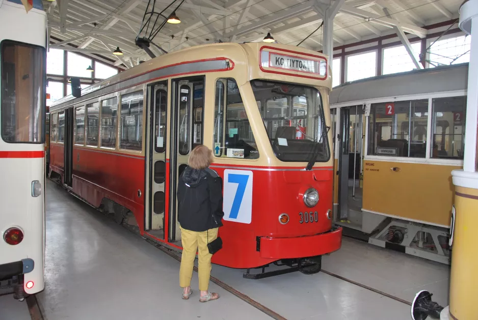 Skjoldenæsholm Triebwagen 3060 innen Valby Gamle Remise (2016)