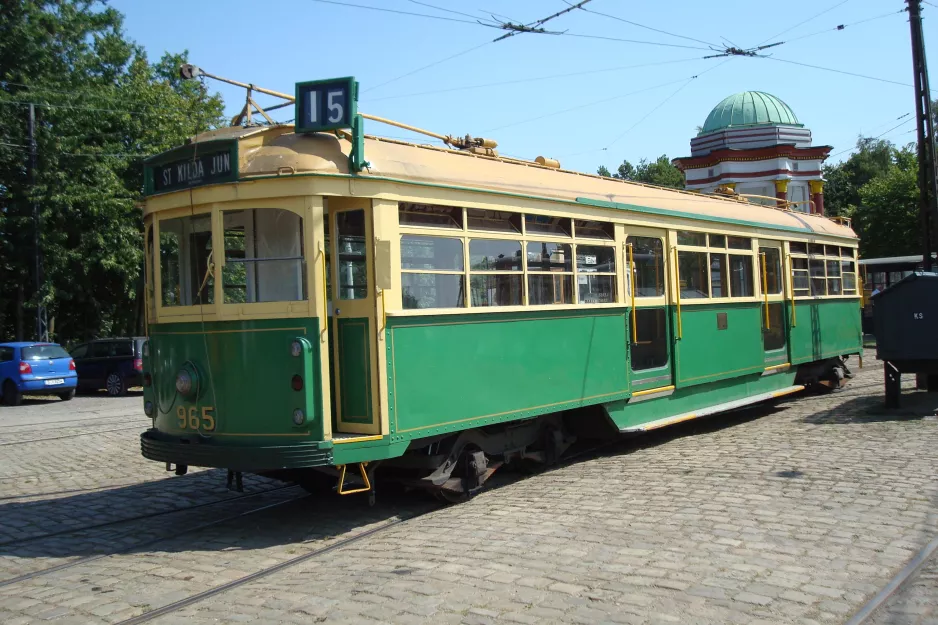 Skjoldenæsholm Triebwagen 965 vor Das Straßenbahnmuseum (2014)