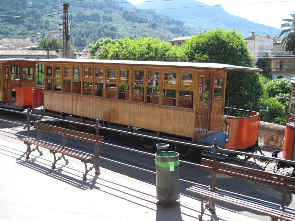 Sóller Straßenbahnlinie mit Offen Beiwagen 4 auf Es Control (2013)