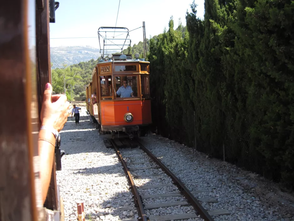 Sóller Straßenbahnlinie mit Triebwagen 1 auf Es Control (2013)