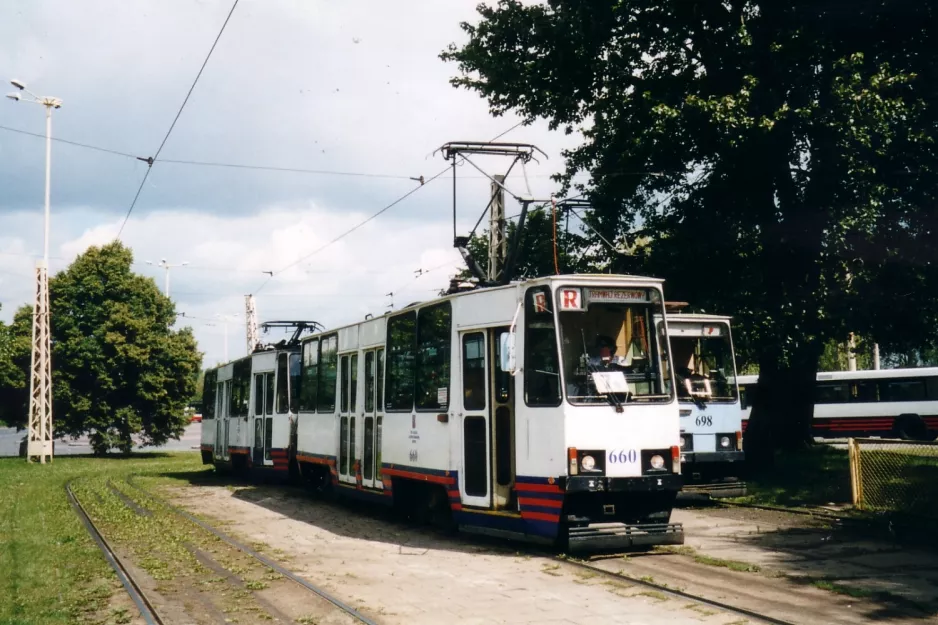 Stettin Straßenbahnlinie 7 mit Triebwagen 660 am Basen Górniczy (2004)