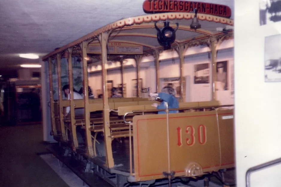 Stockholm Pferdestraßenbahnwagen 130 im Spårvägsmuseet, T-station Odenplan (1984)