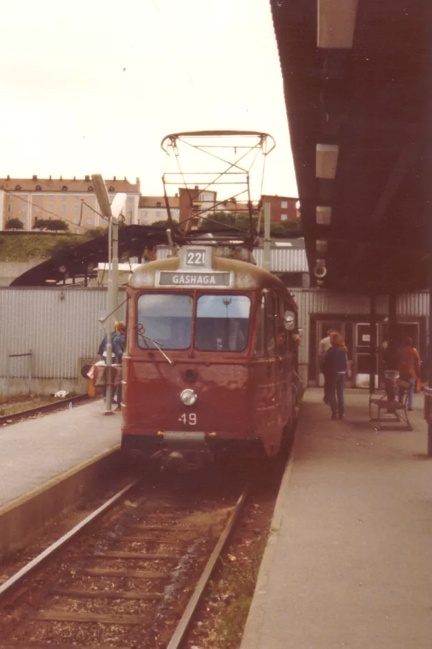 Stockholm Straßenbahnlinie 21 Lidingöbanan mit Triebwagen 49 am Ropsten (1980)