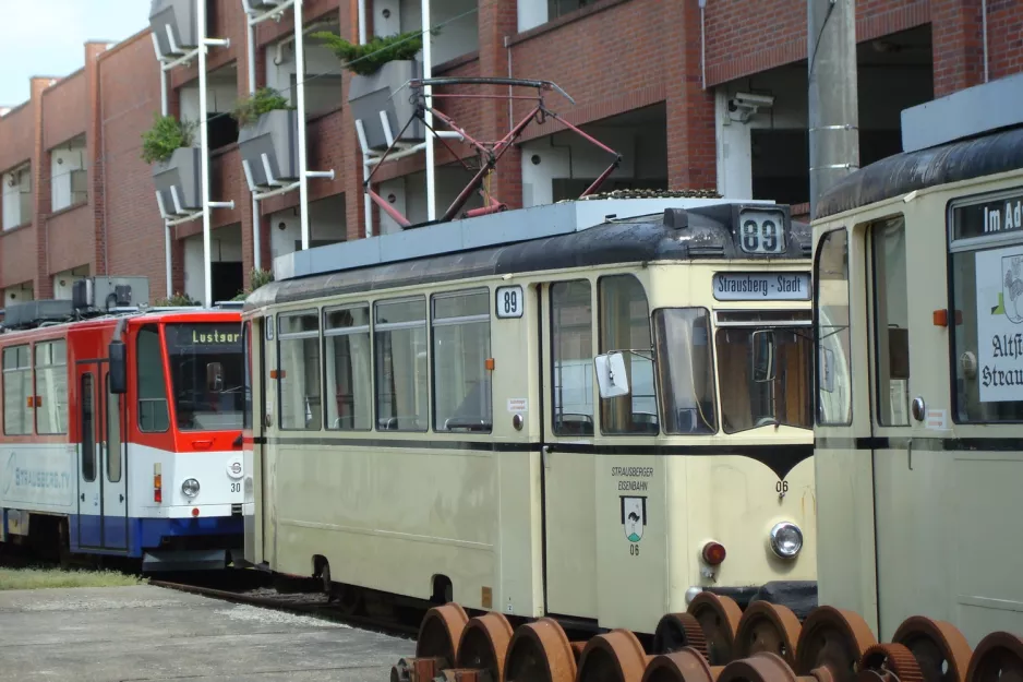 Strausberg Triebwagen 30 am Walkmühlenstr. (2013)