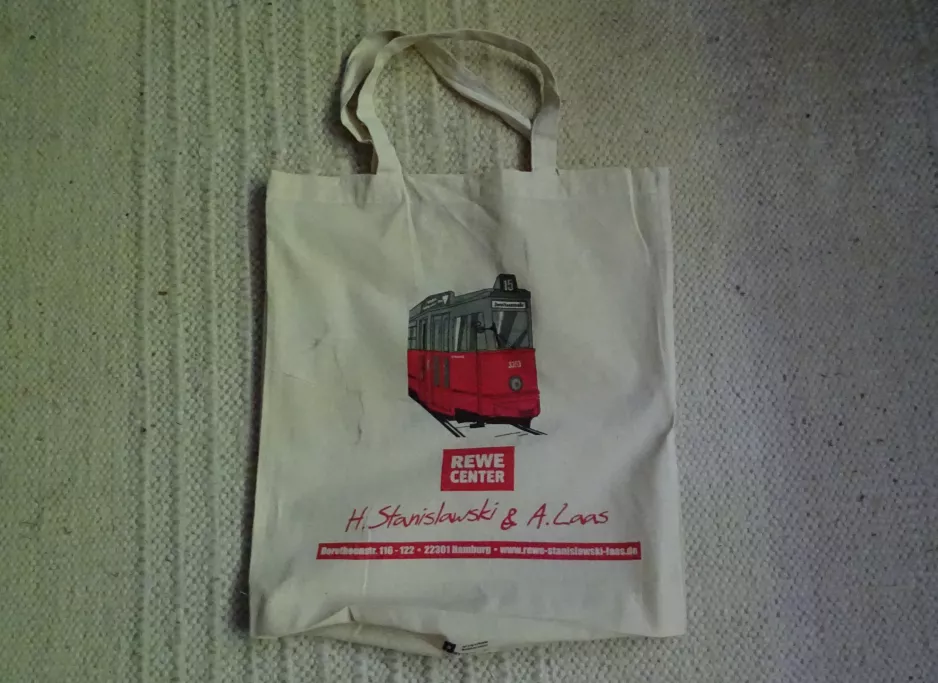 Tasche: Hamburg Triebwagen 3363 im REWE Center, Dorotheenstraße 116 (2021)