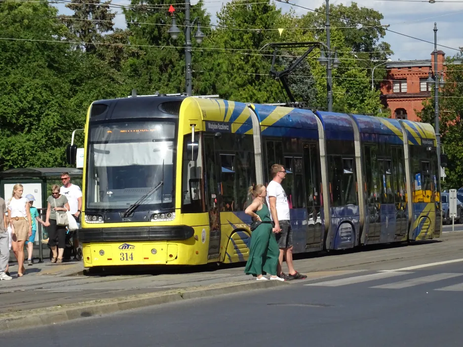 Toruń Zusätzliche Linie 5 mit Niederflurgelenkwagen 314 auf Wały gen. Sikorskiego (2024)