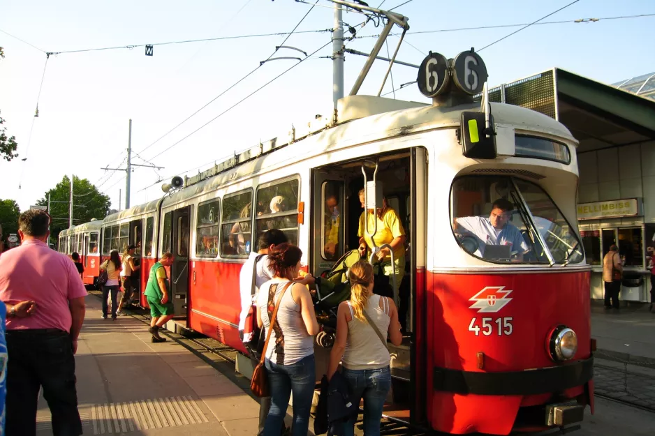Wien Straßenbahnlinie 6 mit Gelenkwagen 4515 am Westbahnhof (2012)