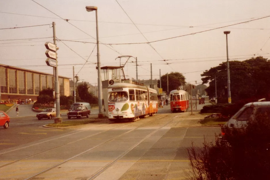 Wien Straßenbahnlinie 9 mit Gelenkwagen 4609nah Westbahnhof (1982)