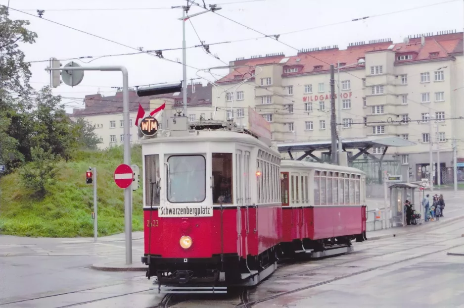 Wien Triebwagen 2423 am Landstraße (2014)