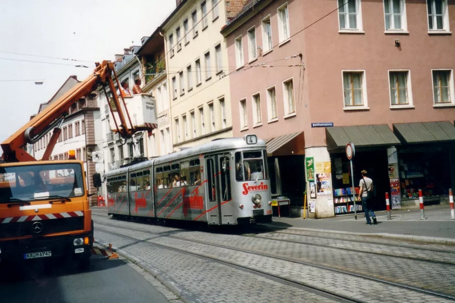 Würzburg Straßenbahnlinie 4 mit Gelenkwagen 245 auf Sanderring (2003)