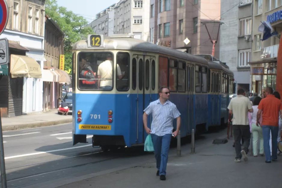 Zagreb Straßenbahnlinie 12 mit Beiwagen 701 auf Draškovićeva ulica (2008)