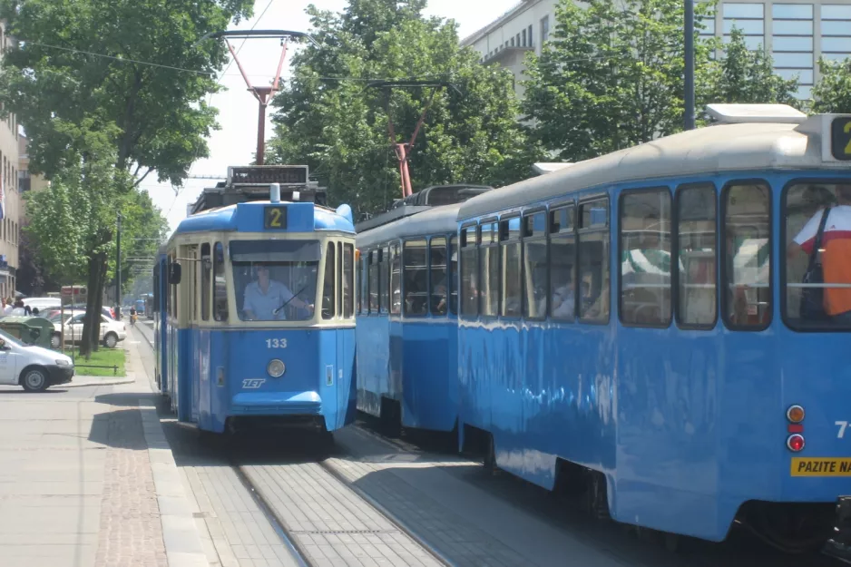 Zagreb Straßenbahnlinie 2 mit Triebwagen 133 auf Mihanovićeva ulica (2008)