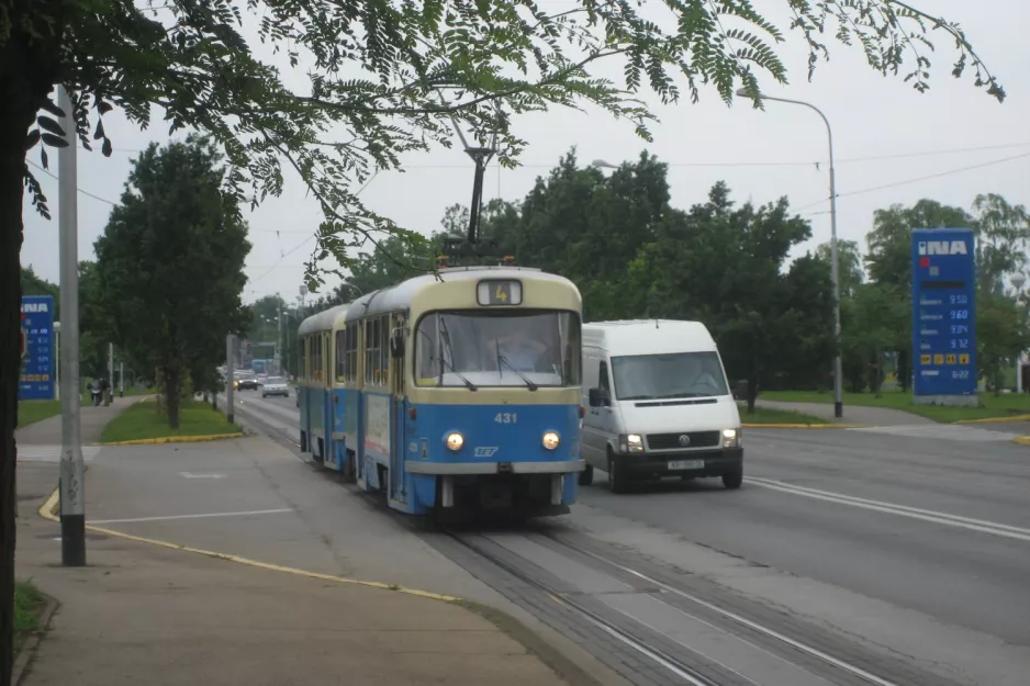 Zagreb Straßenbahnlinie 4 mit Triebwagen 431nah Ravnice (2008)