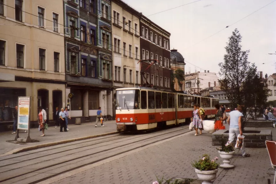 Zwickau Straßenbahnlinie 1 mit Gelenkwagen 938 am Georgenplatz (1990)