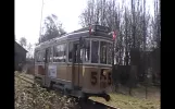 Die Straßenbahn fährt von Skælskør in Richtung Hafen