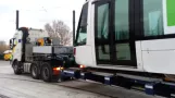 La première rame du tramway d'Avignon entre dans le centre de maintenance de Saint Chamand