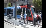 Straßenbahnen kehren auf die Straßen von Adelaide zurück