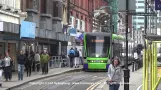 Straßenbahnen von London Tramlink in der George Street, Croydon, London