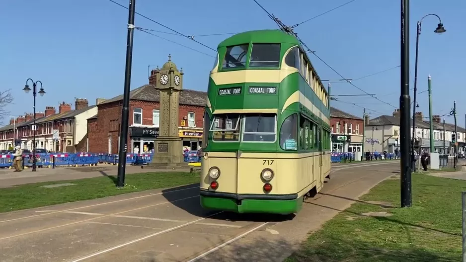 717 in Fleetwood auf einer Küstentour an einem sonnigen Tag im März