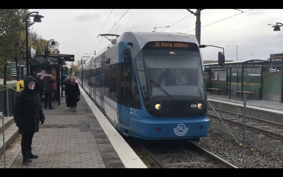 Der Bahnhof und die Haltestelle Årstaberg (J) + (L)