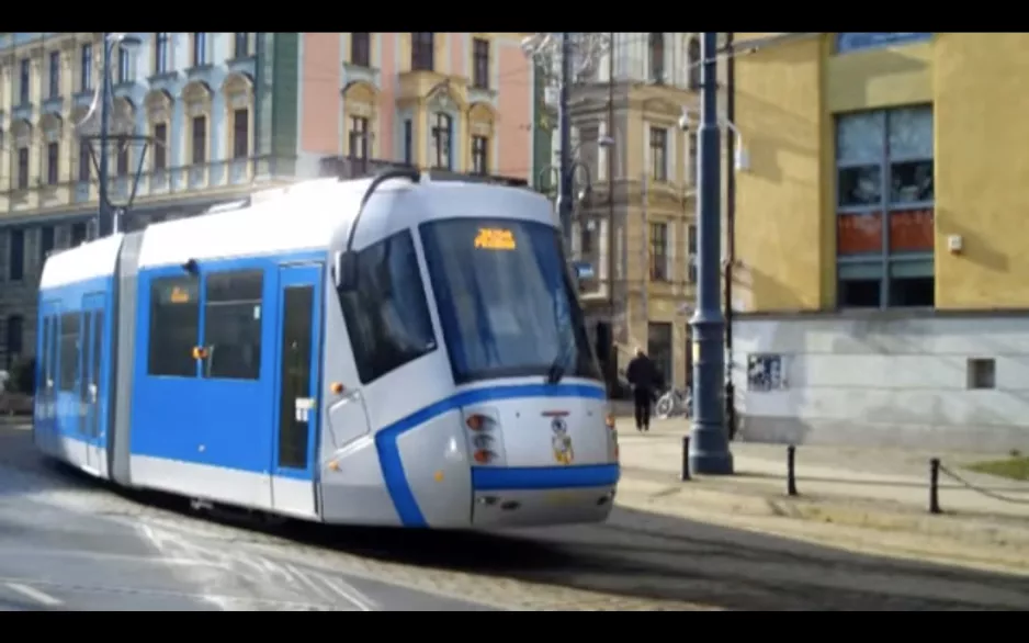 Die Straßenbahn Plus fuhr durch Breslau