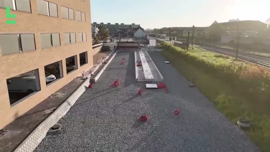 Eine Fahrt die Rampe hinunter zum Bahnhof Glostrup