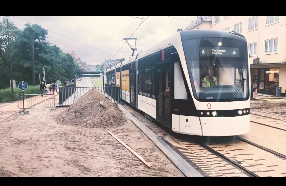 Erste Testfahrt mit der Stadtbahn in der Innenstadt