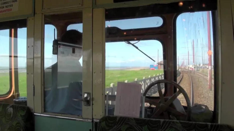 Fahrt mit der Straßenbahn Blackpool Twin Car 675+685