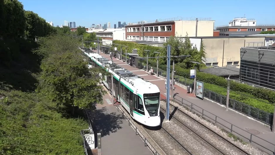 Pariser Straßenbahn T2 – zwischen Puteaux und St. Cloud