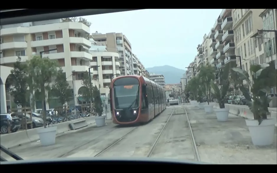 Schöne Straßenbahn, Linie 2 von Magnan nach Jean-Medecin