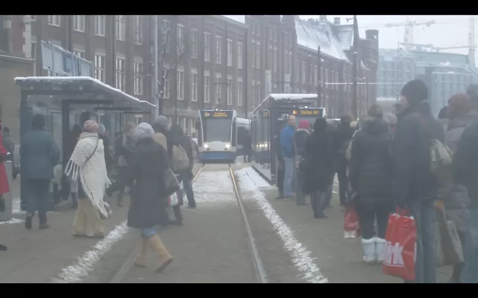 Tram lijn 26 Amsterdam Centraal Station - Zeeburgereiland - IJburg. December 2010